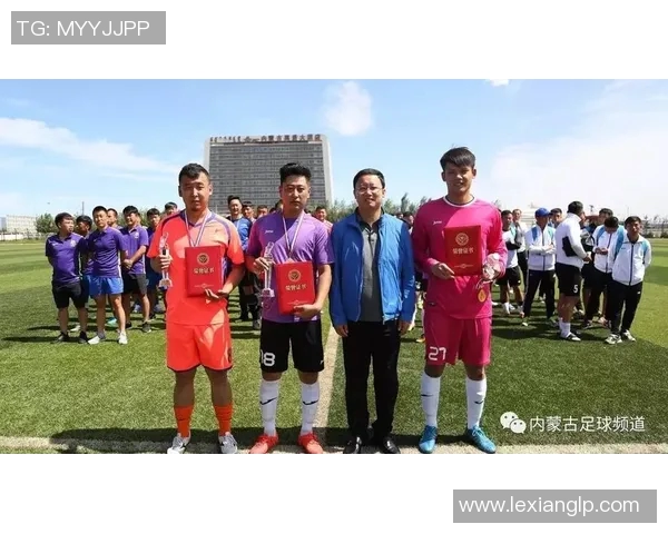 南京足球队逆袭之路：精英赛特别报道见证辉煌时刻与团队精神